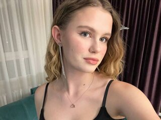 Nude QueenieBurtt