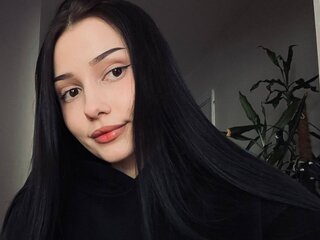 Jasmin TeneshaLaton